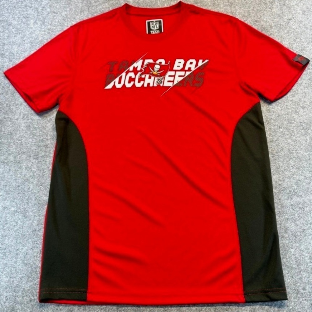 NFL‎ Team Apparel Tampa Bay Buccaneers Red Black Performance T-Shirt Mens Medium